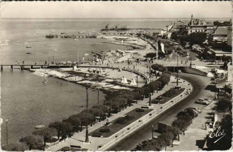 Carte postale ancienne Arcachon - La Plage les 3 Jetées à Arcachon