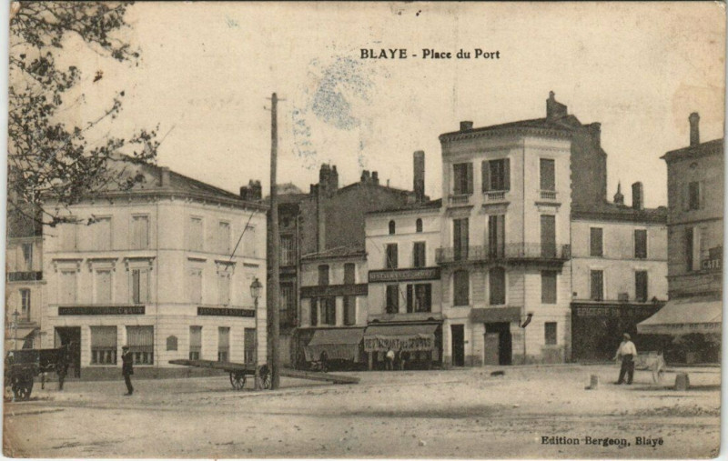 Carte postale ancienne Blaye - Place du Port à Blaye