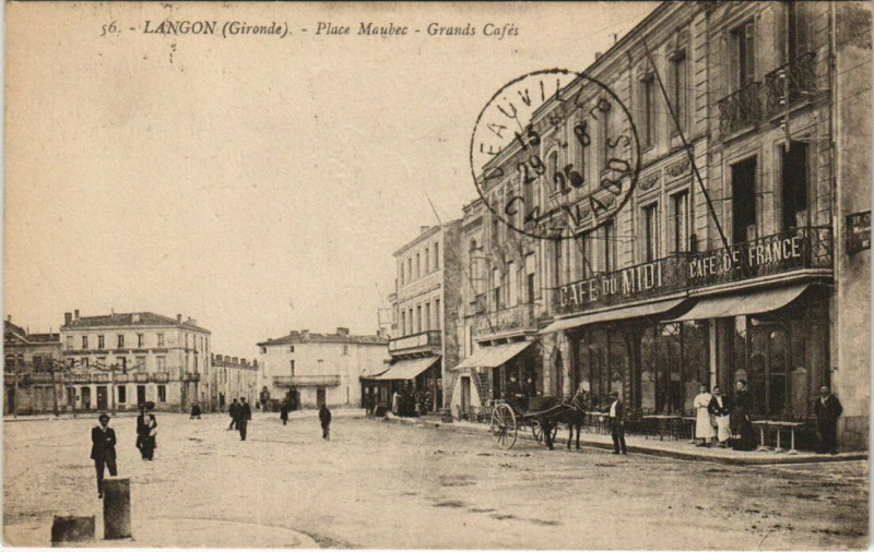 Carte postale ancienne Langon - Place Maubec - Grands Cafés à Langon