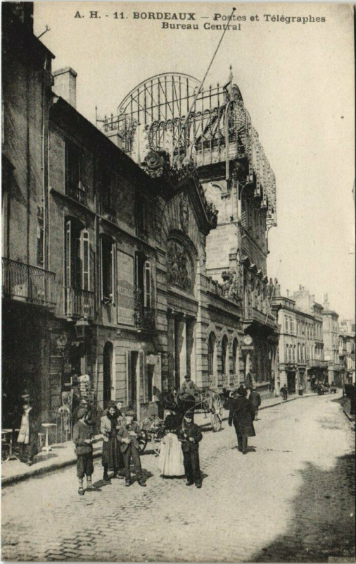 Carte postale ancienne Bordeaux - Postes et Télégraphes Bureau Central à Bordeaux