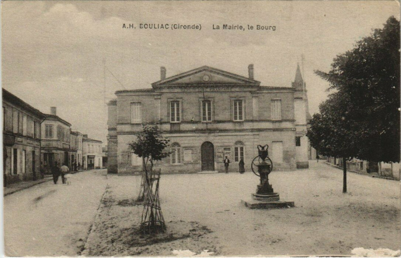 Carte postale ancienne Eouliac - La Mairie le Bourg à Bourg