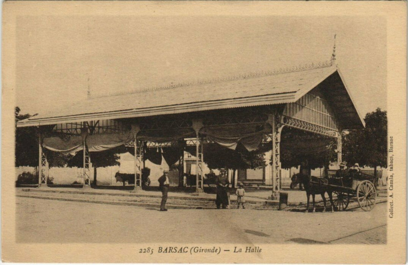 Carte postale ancienne Barsac - La Halle à Barsac