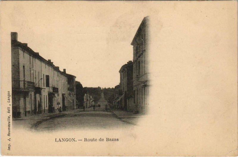 Carte postale ancienne Langon - Route de Bazas à Langon