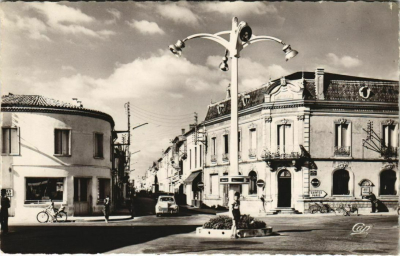 Carte postale ancienne Saujon-La Poste