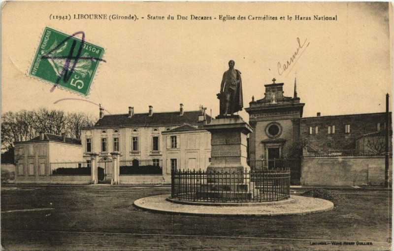 Carte postale ancienne Libourne-Statue du Duc Decazes-Eglise des Carmélites à Libourne