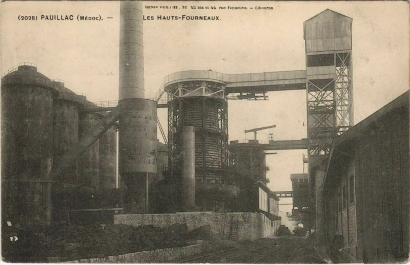Carte postale ancienne Pauillac-Les Hauts Fourneaux à Pauillac