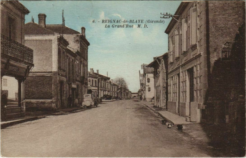 Carte postale ancienne Reignac de Blaye-La Grand Rue à Reignac