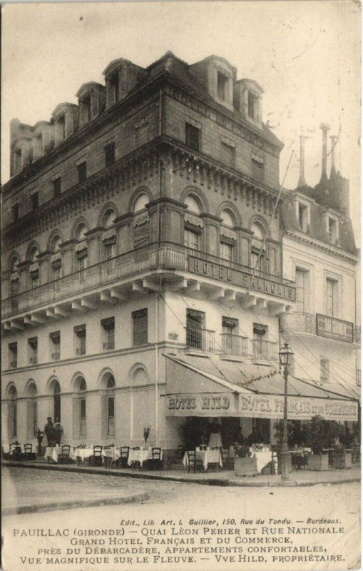 Carte postale ancienne Pauillac-Quai Léon Perier et Rue Nationale-Grand Hotel Francais à Pauillac