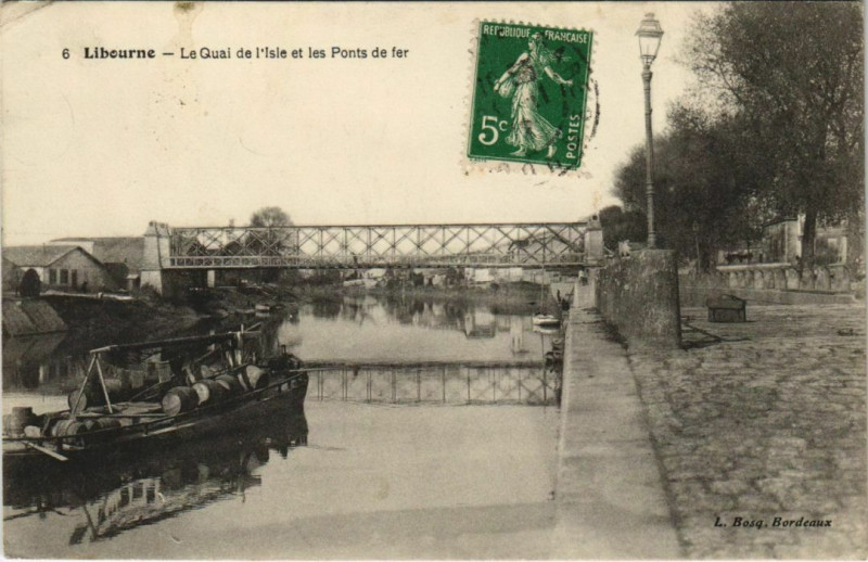 Carte postale ancienne Libourne-Le Quai de l'Isle et les Ponts de fer à Libourne