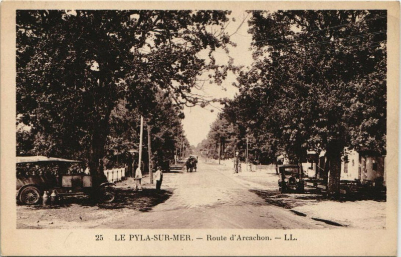 Carte postale ancienne La Pyla-sur-Mer-Route d'Arcachon à Arcachon