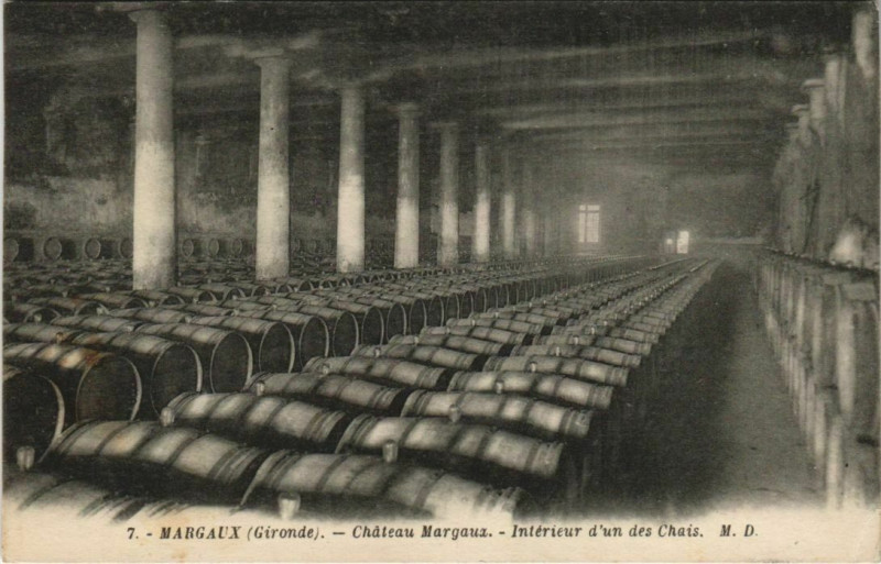 Carte postale ancienne Margaux-Chateau Margaux-Intérieur d'un des Chais