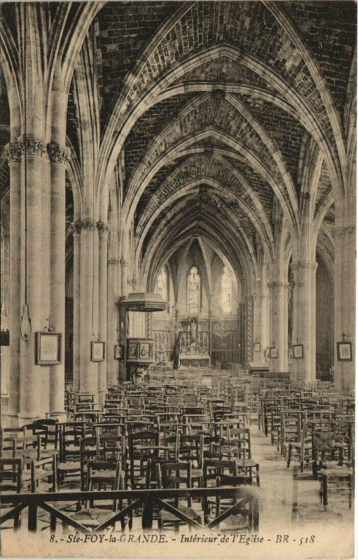 Carte postale ancienne Sainte-Foy-la-Grande-Intérieur de l'Eglise à Sainte-Foy-la-Grande