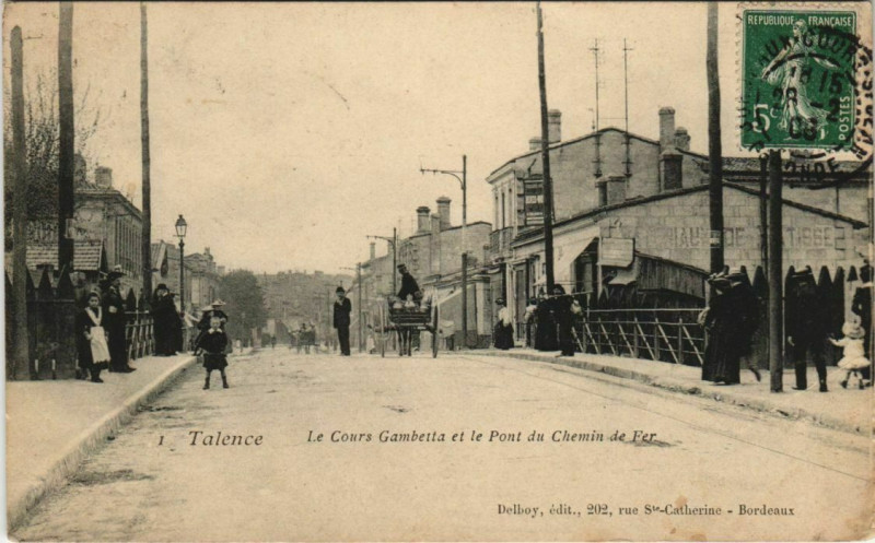 Carte postale ancienne Talence-Le Cours Gambetta et le Pont du Chemin de Fer à Talence