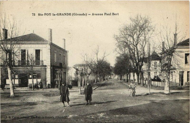 Carte postale ancienne Sainte-Foy-la-Grande-Avenue Paul Bert à Sainte-Foy-la-Grande