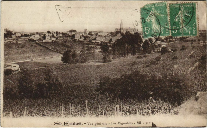 Carte postale ancienne Saint-Emilion-Vue générale-Les Vignobles
