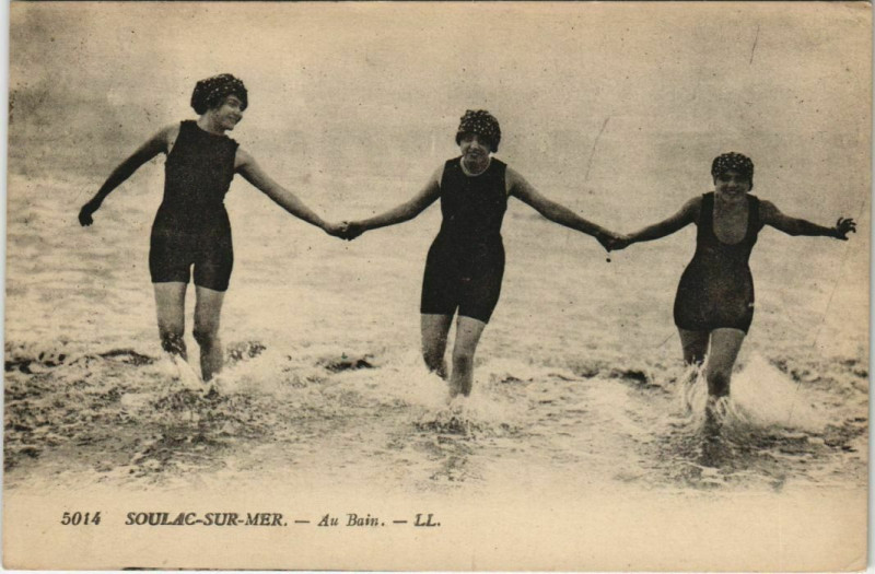 Carte postale ancienne Soulac-sur-Mer-Au Bain à Soulac-sur-Mer