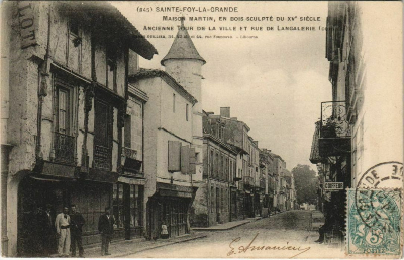Carte postale ancienne Sainte-Foy-la-Grande-Maison Martin en Bois sculpté du XVe siécle à Sainte-Foy-la-Grande