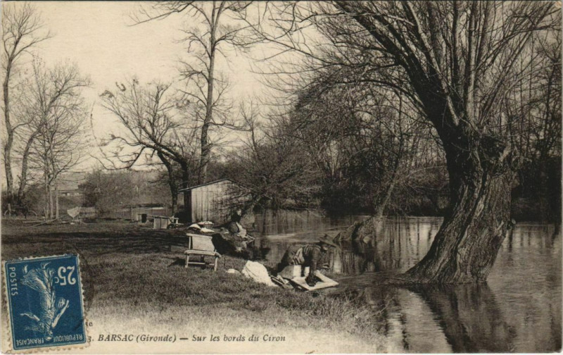 Carte postale ancienne Barsac-Sur les bords du Ciron à Barsac