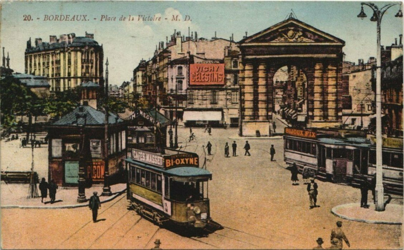 Carte postale ancienne Bordeaux-Place de la Victoire à Bordeaux