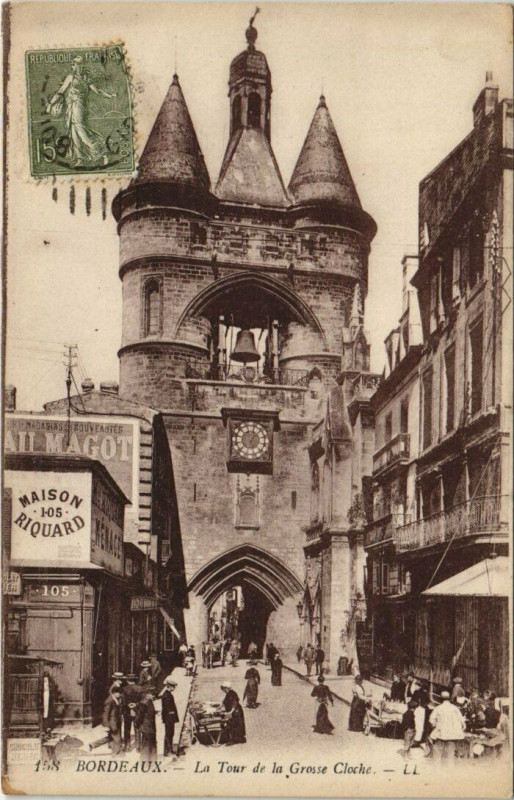 Carte postale ancienne Bordeaux-La Tour de la Grosse Cloche à Bordeaux