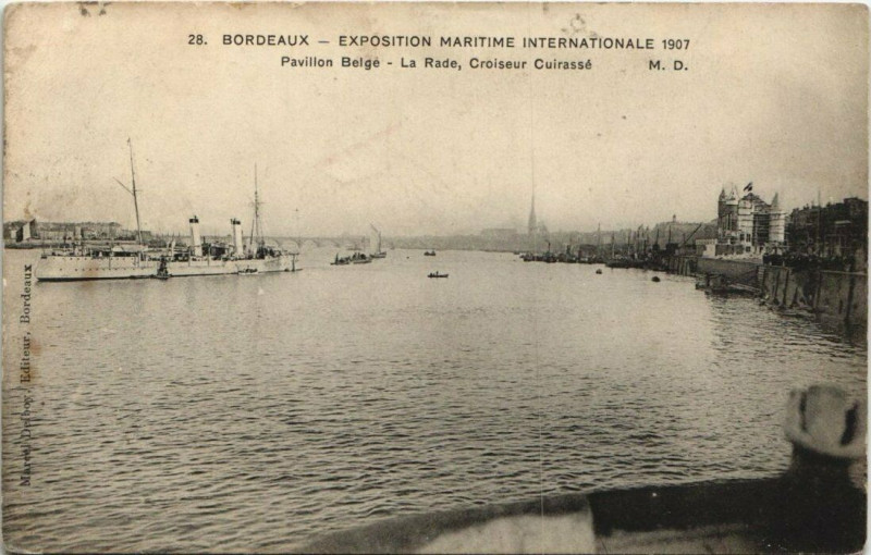 Carte postale ancienne Bordeaux-Pavillon Belge-La Rade Croiseur Cuirassé à Bordeaux