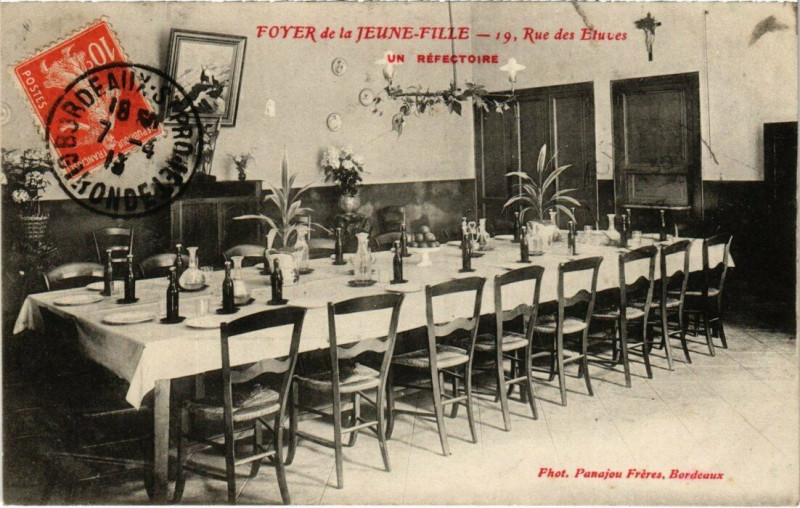 Carte postale ancienne Foyar de la Jeune-Fille 19 Rue des Etuves - un Réfectoire