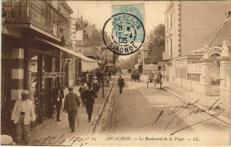 Carte postale ancienne Arcachon-Le Boulevard de la Plage à Arcachon
