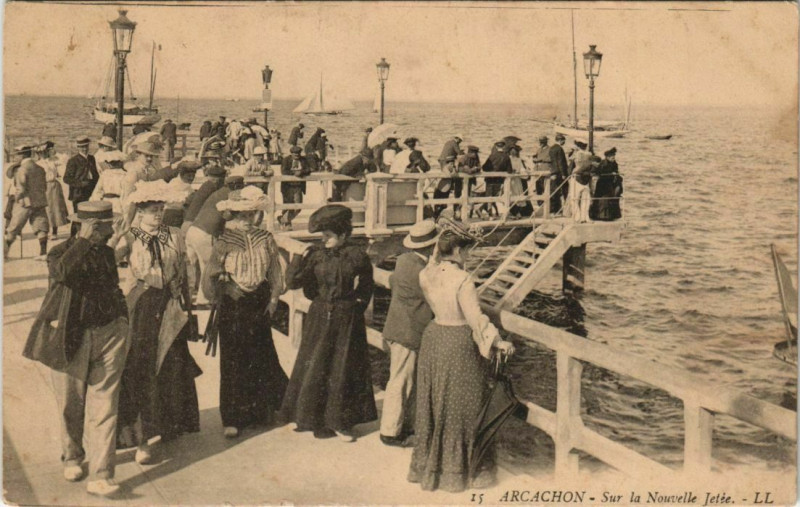 Carte postale ancienne Arcachon-Sur la Nouvelle Jetée à Arcachon
