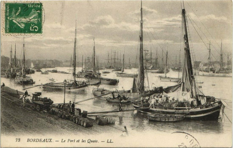 Carte postale ancienne Bordeaux-Le Port et les Quais à Bordeaux