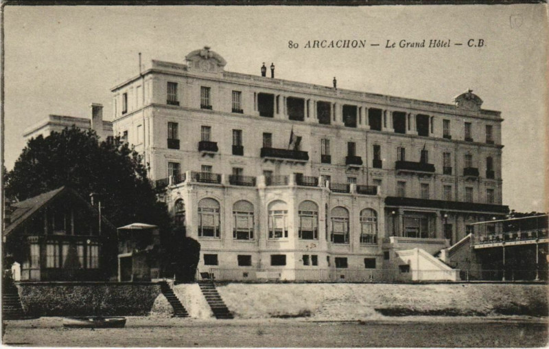 Carte postale ancienne Arcachon-Le Grand Hotel à Arcachon