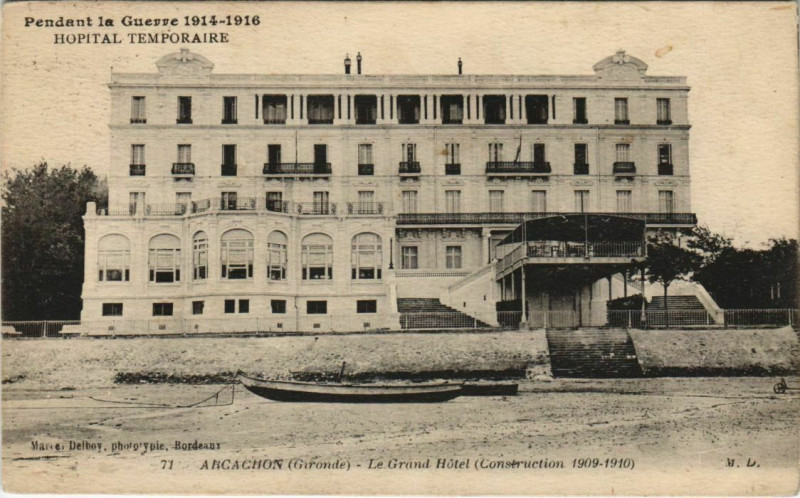Carte postale ancienne Arcachon-Le Grand Hotel à Arcachon