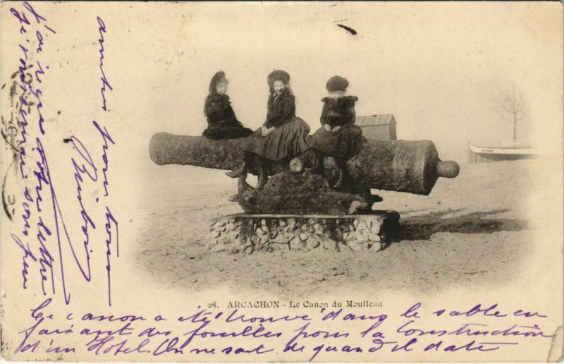 Carte postale ancienne Arcachon-Le Canon du Moulleau à Arcachon