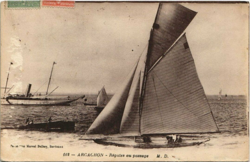 Carte postale ancienne Arcachon-Régates au passage à Arcachon
