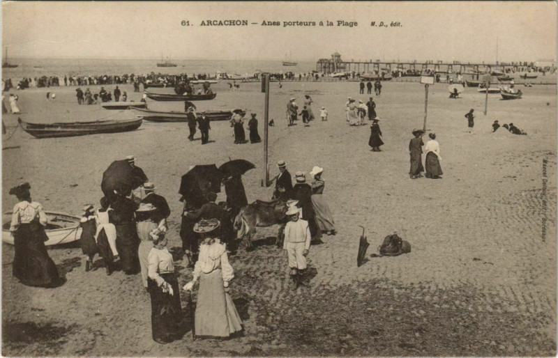 Carte postale ancienne Arcachon-Anes porteurs a la Plage à Arcachon