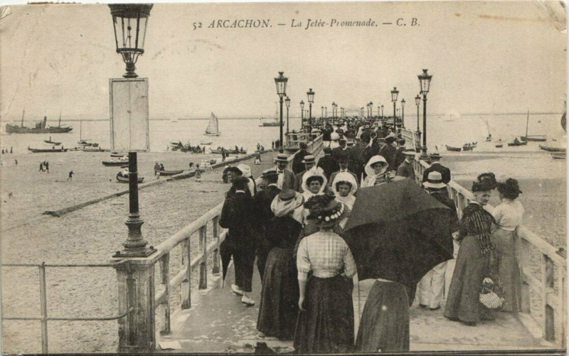 Carte postale ancienne Arcachon-La Jetée Promenade à Arcachon
