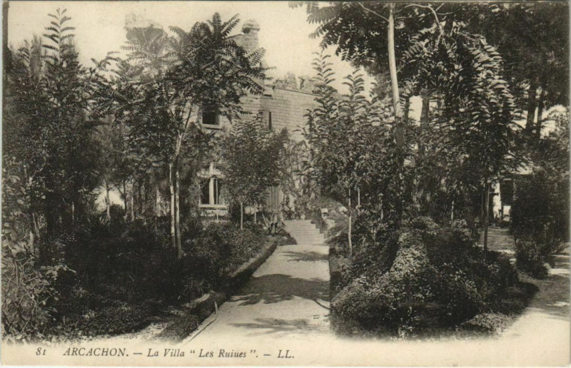 Carte postale ancienne Arcachon-La Villa Les Ruiues à Arcachon