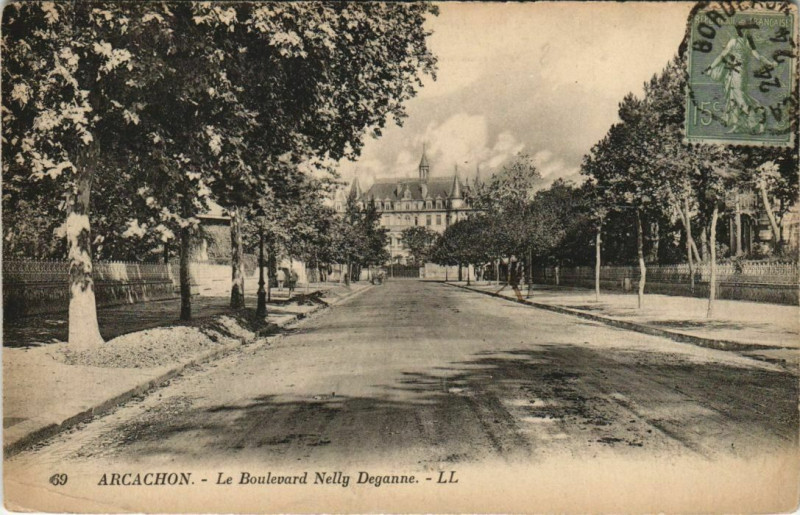Carte postale ancienne Arcachon-Le Boulevard Nelly Deganne à Arcachon