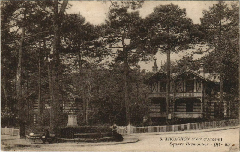 Carte postale ancienne Arcachon-Square Bremontier à Arcachon