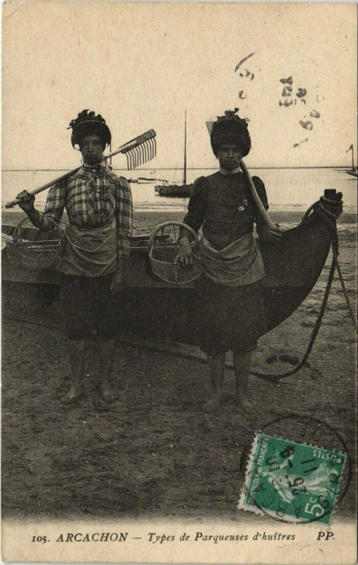 Carte postale ancienne Arcachon-Types de Parqueuses d'huitres à Arcachon