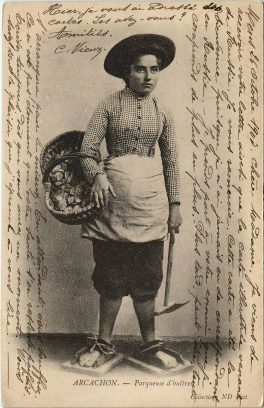 Carte postale ancienne Arcachon-Paqueuse d'Huitres à Arcachon