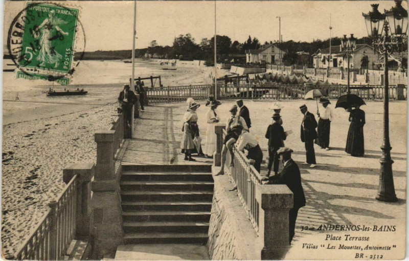 Carte postale ancienne Andernos-les-Bains-Place Terasse-Vilias Les Mouettes Antoinette à Andernos-les-Bains