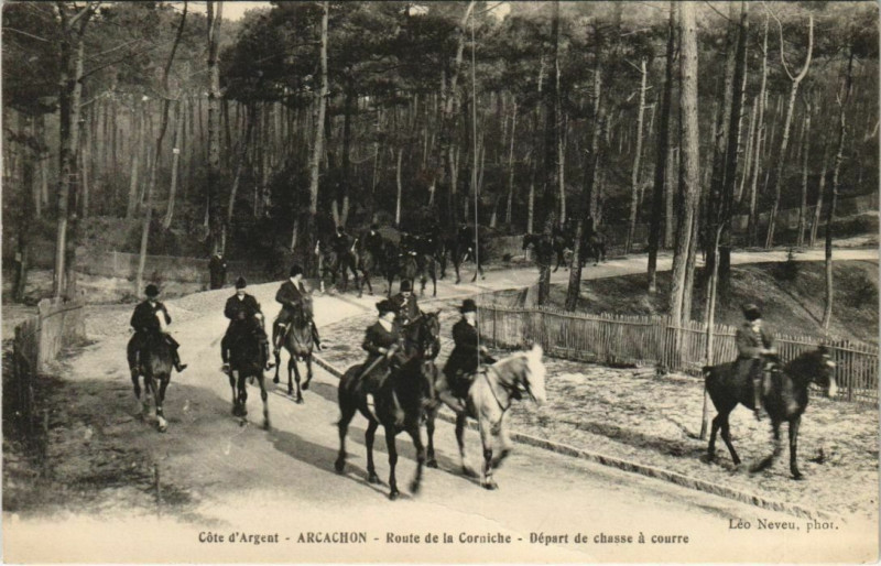Carte postale ancienne Arcachon-Route de la Corniche-Départ de chasse a coutre à Arcachon