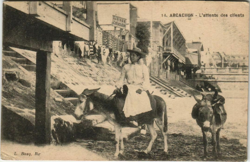 Carte postale ancienne Arcachon-L'attente ds clients à Arcachon