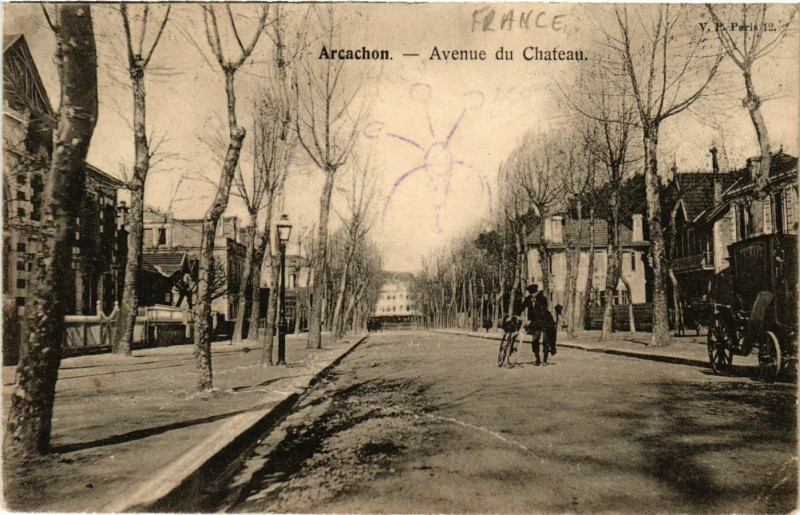 Carte postale ancienne Gironde Arcachon Avenue du Chateau à Arcachon