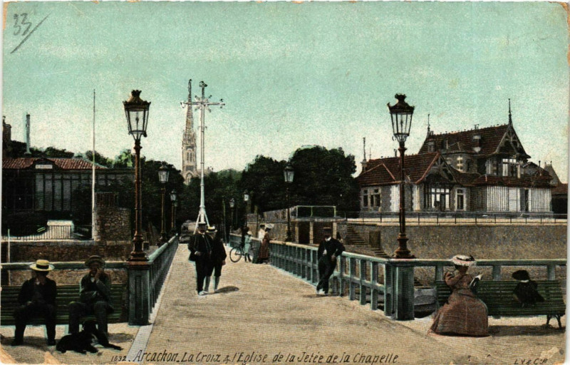 Carte postale ancienne Arcachon La Croix l'Eglise de la Jetée à Arcachon