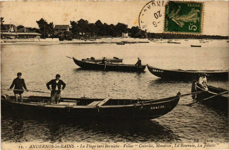 Carte postale ancienne Andernos-les-Bains La Plage et canots à Andernos-les-Bains