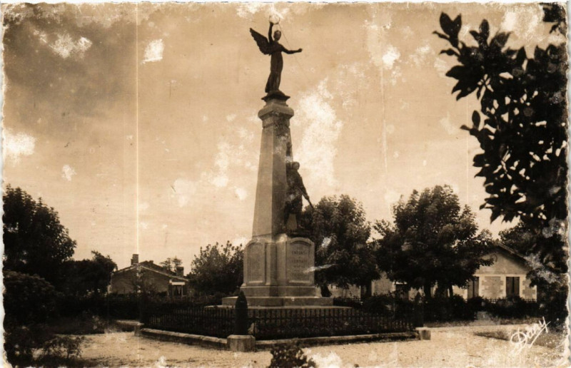 Carte postale ancienne Vendays Gironde - Le Monument Aux Morts