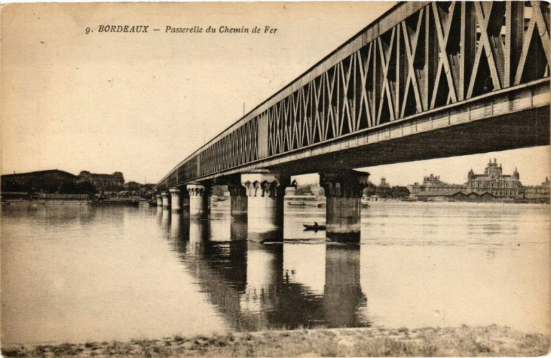 Carte postale ancienne Bordeaux Passerelle du Chemin de Fer à Bordeaux