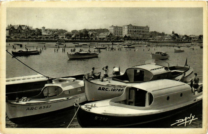 Carte postale ancienne Arcachon Vues sur le Bassin à Arcachon