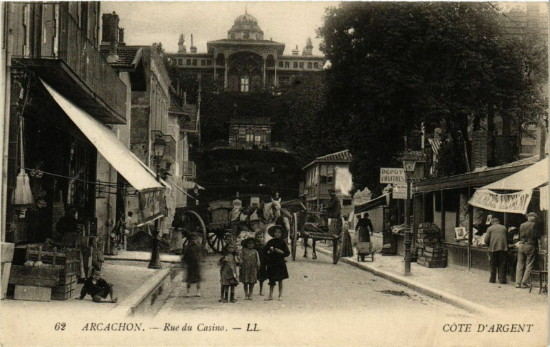 Carte postale ancienne Arcachon Rue du Casino à Arcachon
